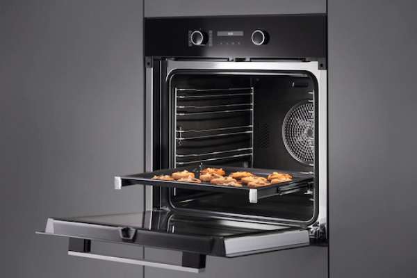 Miele H 2468 B ACTIVE Backofen im modernen Design mit Vernetzung, PerfectClean und FlexiClip-Vollauszug